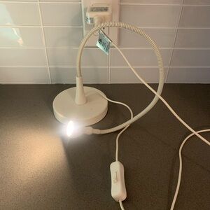 MALLEABLE NIGHT STAND LAMP